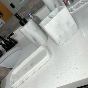 DKNY Bathroom decor set